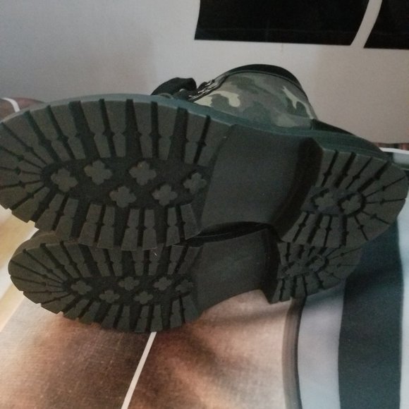 JustFab Camouflage Boots Size 7 Used - Picture 4 of 5